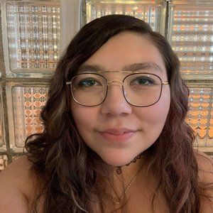 Meet your Posher, Gabriela